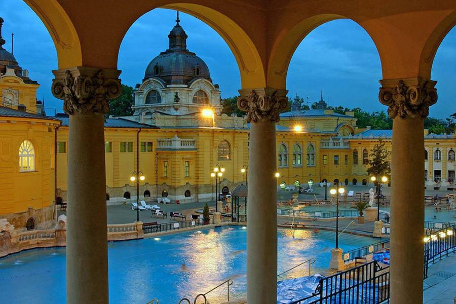 Apartment Near The Heroes Square Budapeste Exterior foto